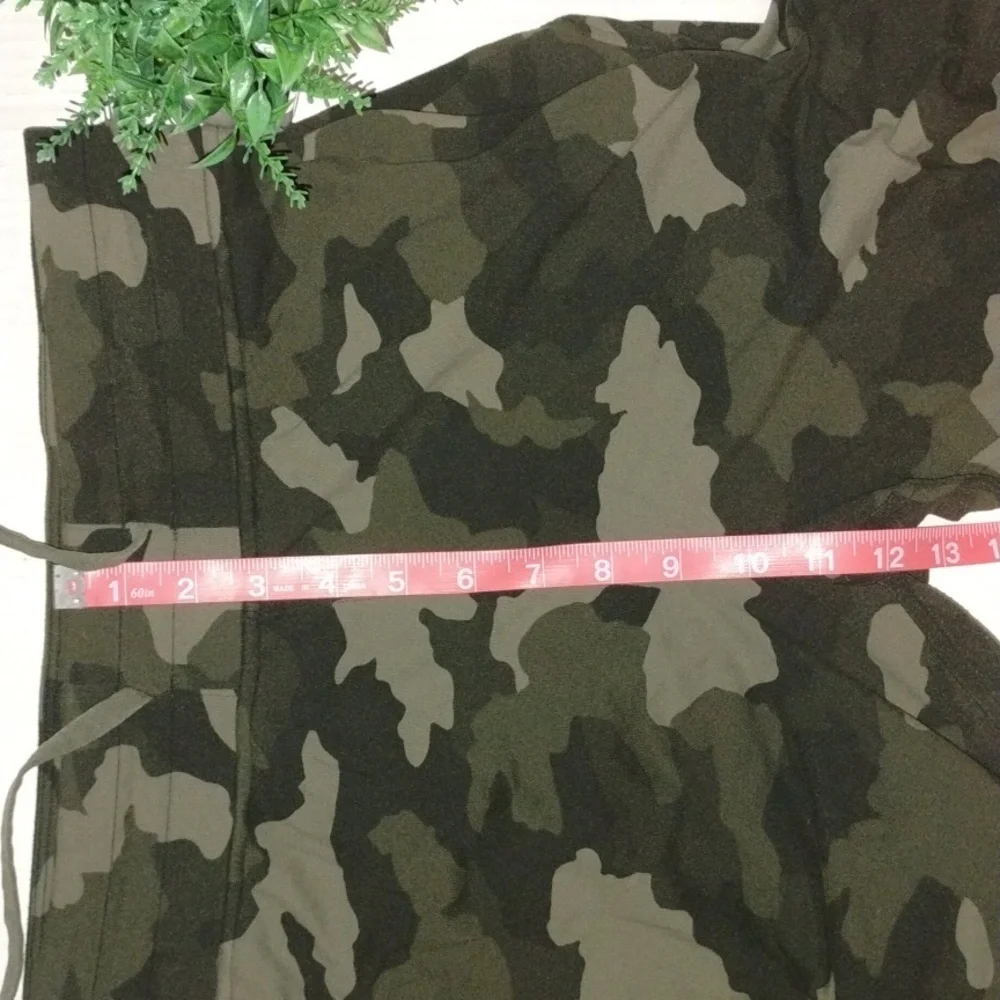 lululemon athletica Ready to Rulu High Rise Jogger. Womens size 8. Green Camo. - Picture 12 of 13